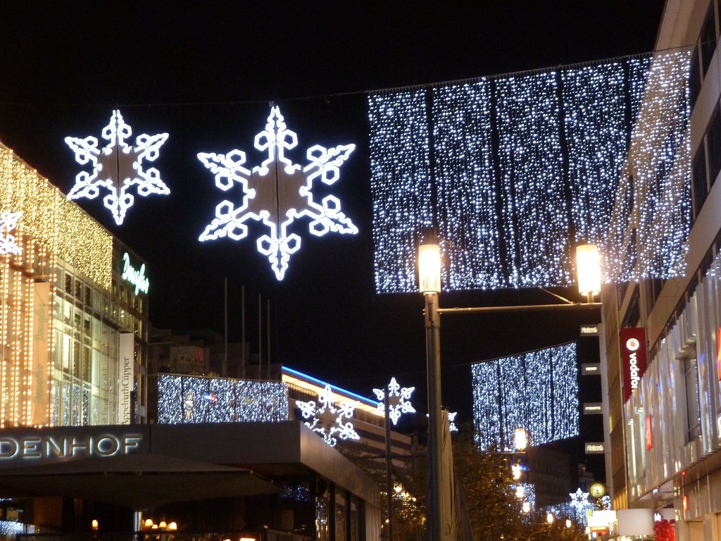 P1110336.JPG - Christmas decoration on the Zeil