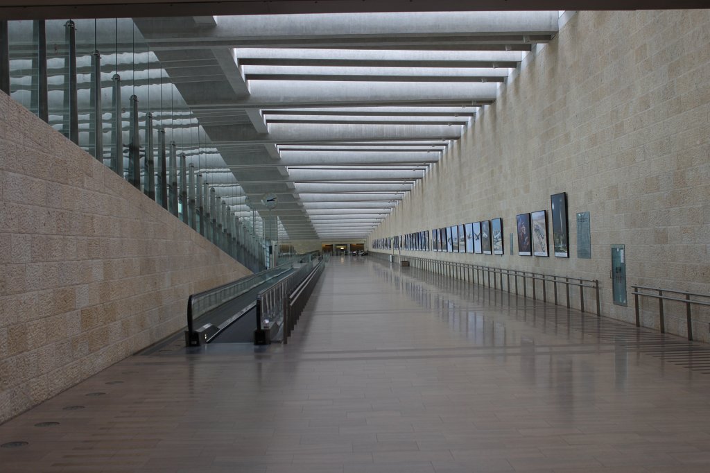 IMG_8997.JPG - No people in terminal 3