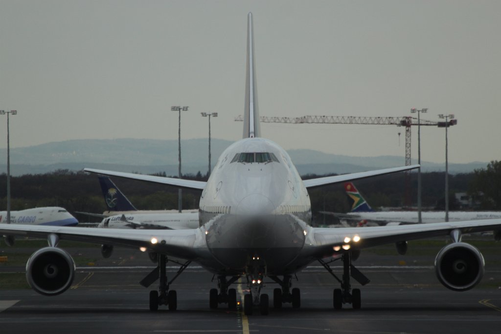 IMG_9348.JPG -  Lufthansa   Boeing   747-400  MÃ¼hlheim a.d. Ruhr ( D-ABVO ) at  Frankfurt Airport 