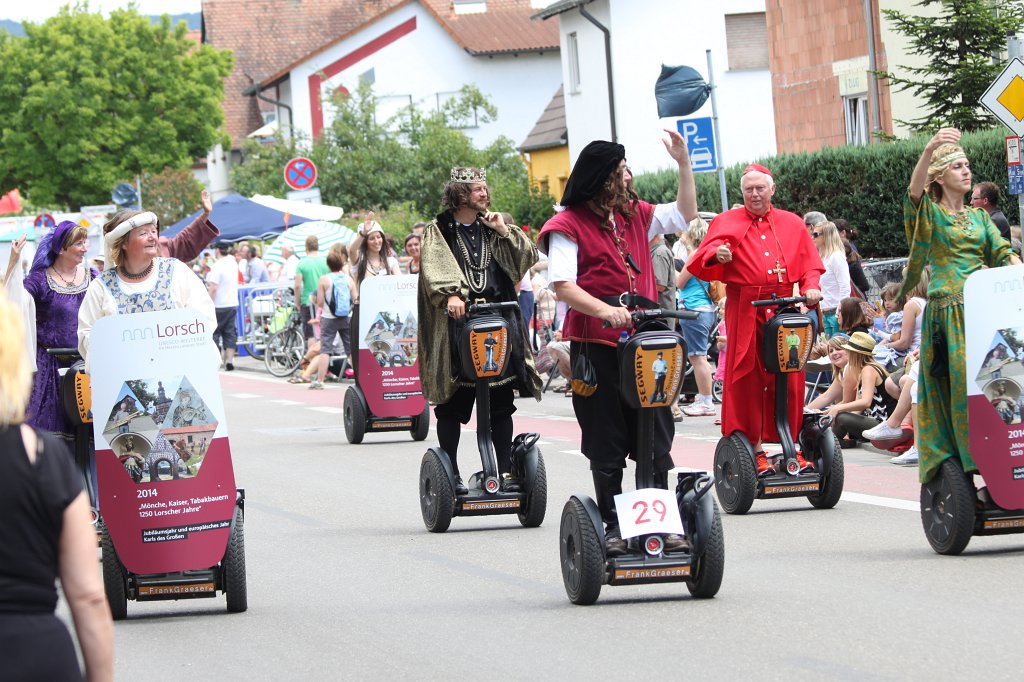 IMG_1385.JPG -  Hessentag  2014 pageant - medieval on segway