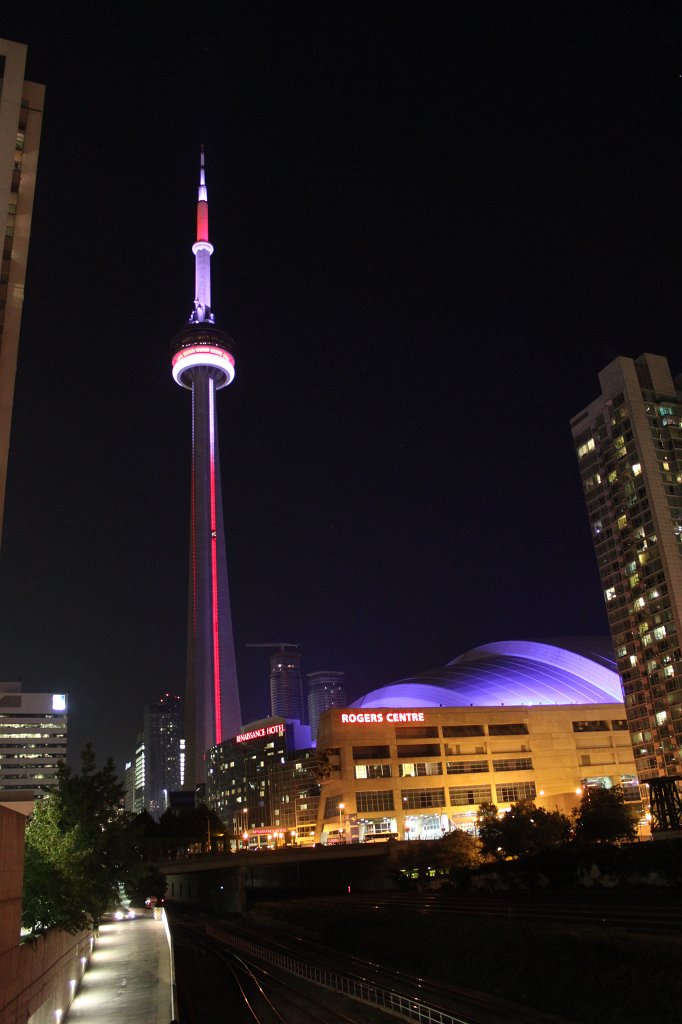 IMG_2328.JPG -  La Tour CN Tower  &  Rogers Centre 