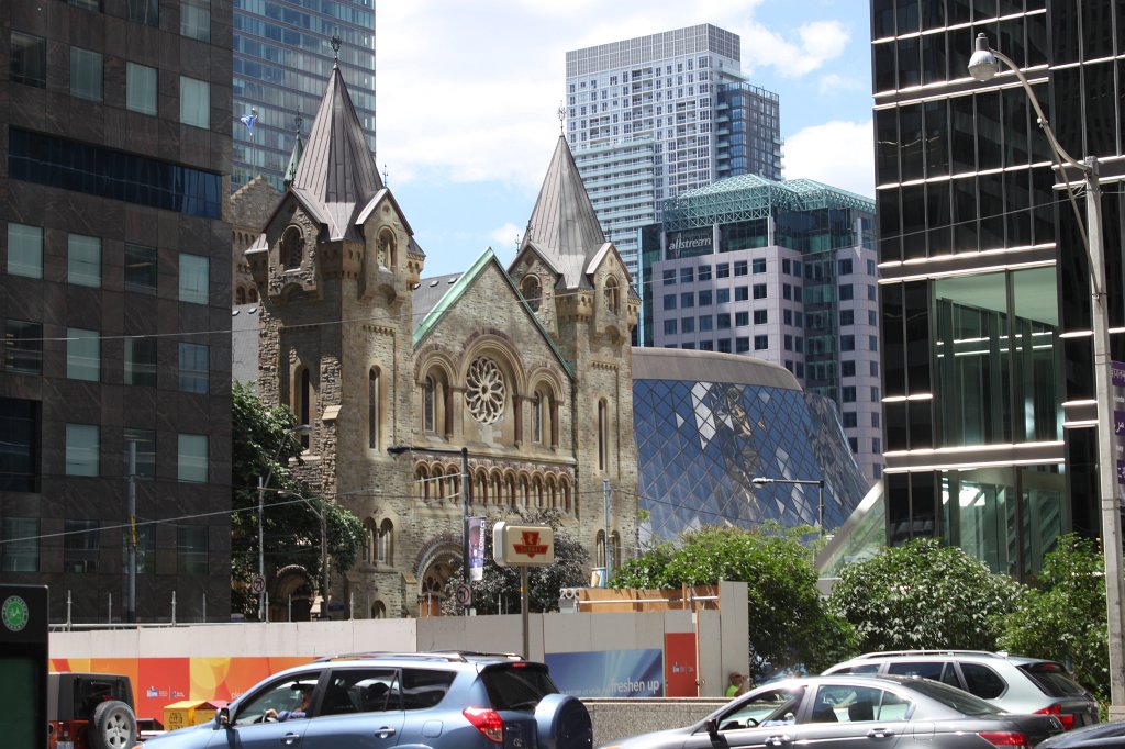 IMG_2880.JPG - St Andrew's Presbyterian Church & Roy Thomson Hall