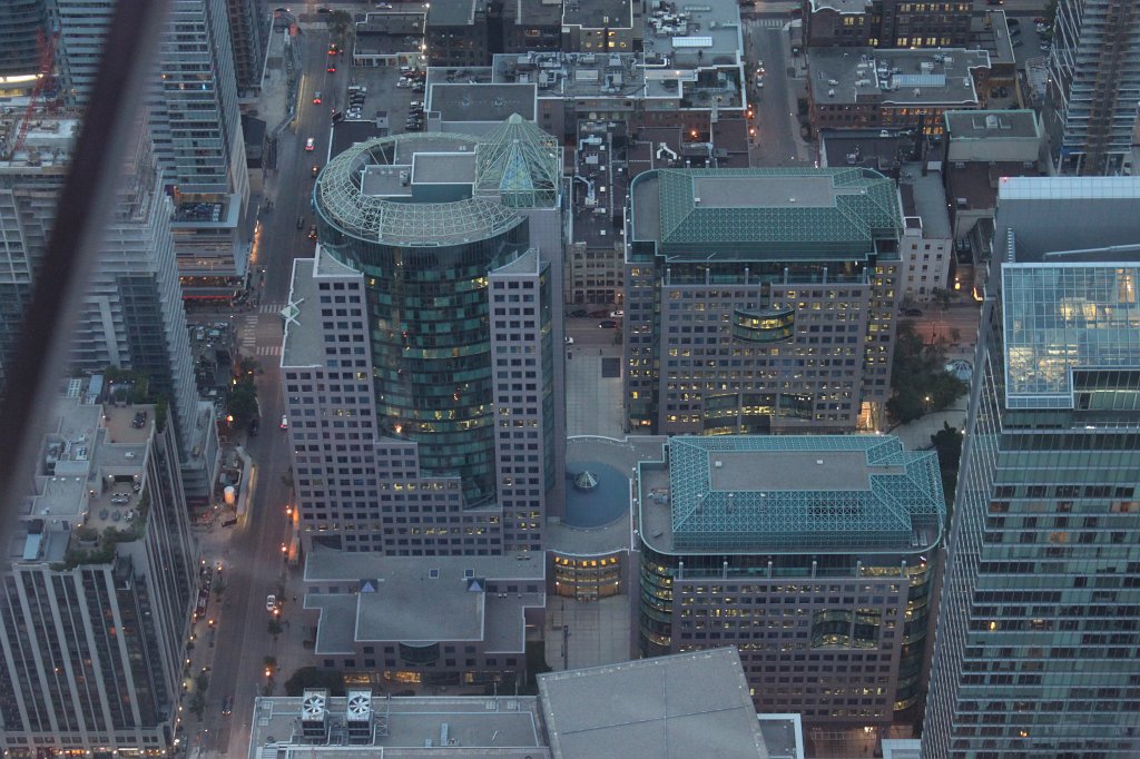 IMG_3018.JPG -  Toronto   Metro Hall 