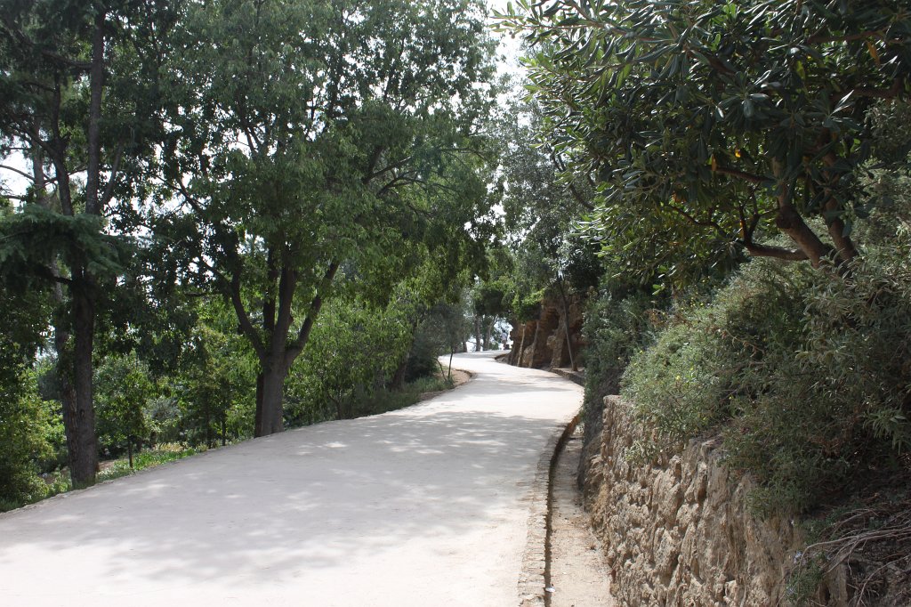 IMG_3739.JPG - Path in  Park Güell 