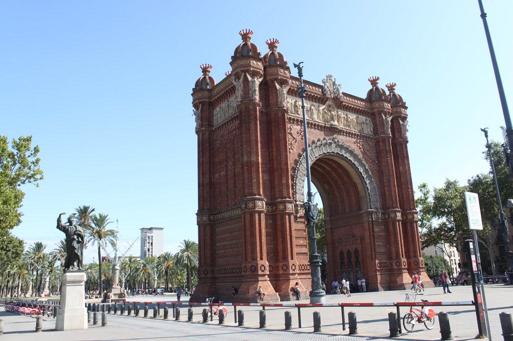 IMG_4402.JPG -  Arc de Triomf 