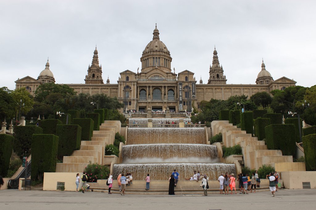 IMG_5653.JPG - Cascades & stairs up to  Museu Nacional d'Art de Catalunya 