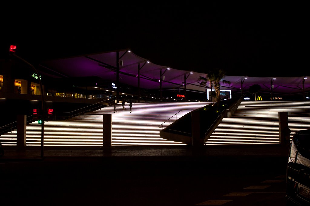 IMG_5683_c.jpg - Lighted stairs at the Centre Commercial Diagonal Mar