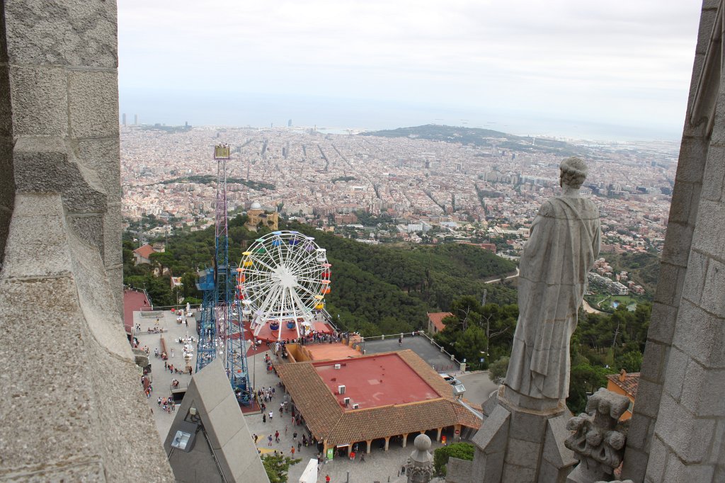 IMG_5825.JPG - Above the town and fun