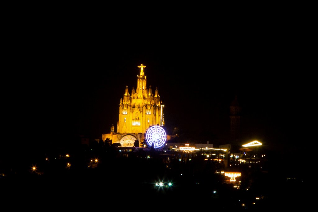 IMG_5899_c.jpg -  Sagrat Cor  on top of  Tibidabo  at night