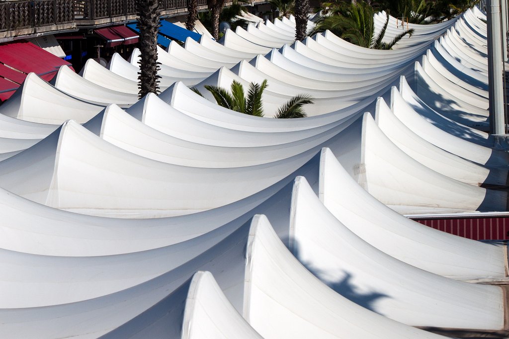 IMG_6306_c.jpg - Tents at  Port Olímpic 