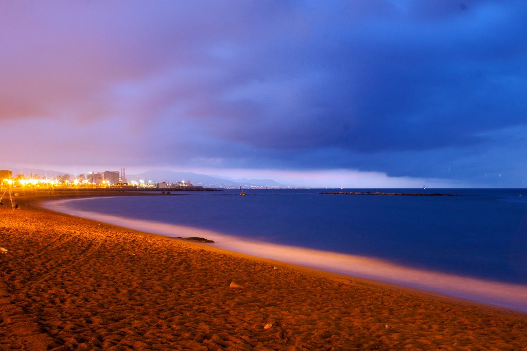 IMG_6654_c.jpg - Platja de Sant SebastiÃ  at dawn