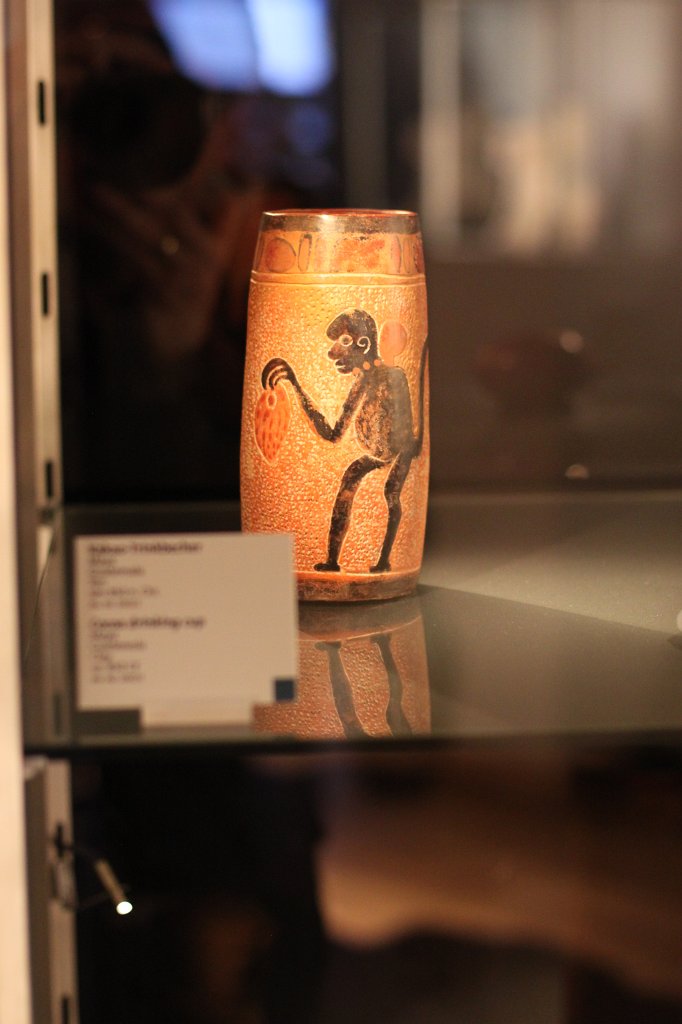 IMG_7458.JPG - Cocoa drinking cup, Maya, Guatemala, Clay, ca 850 CE  in the  Chocolate Museum   Cologne 