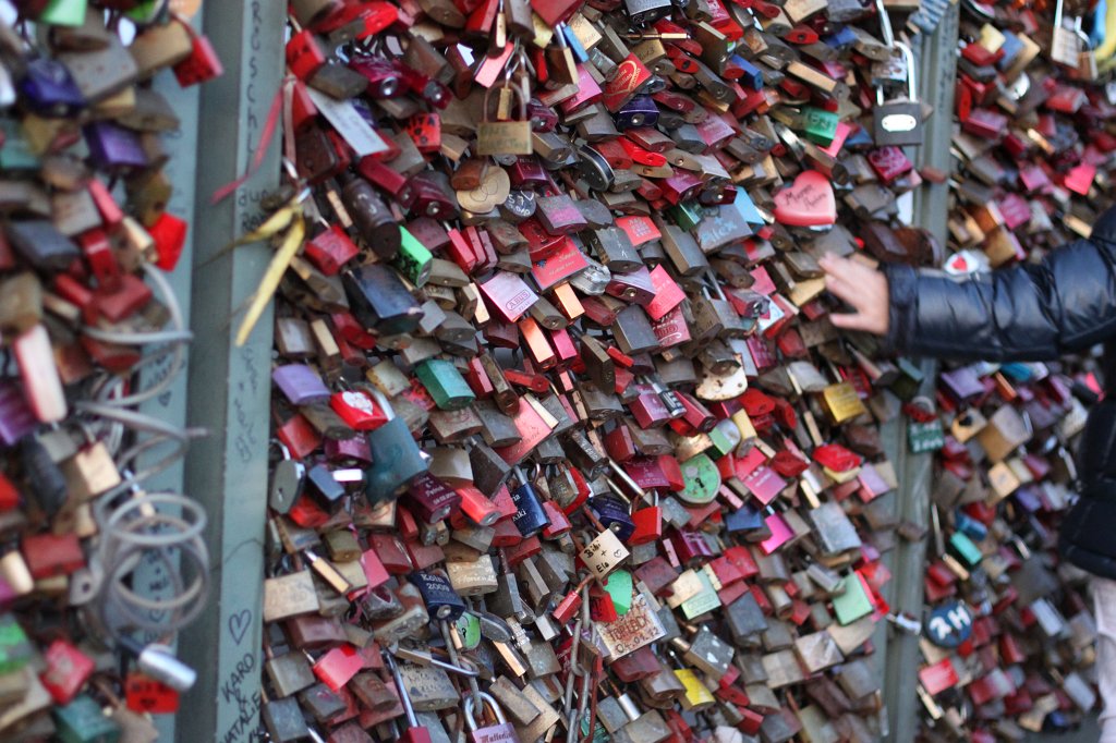 IMG_7521.JPG - Love locks