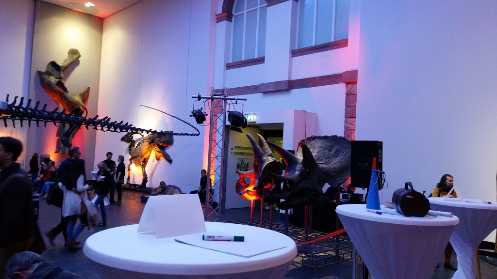 20150425_233634.jpg - Nacht der Museen mit Party im  Senckenberg Naturmuseum 