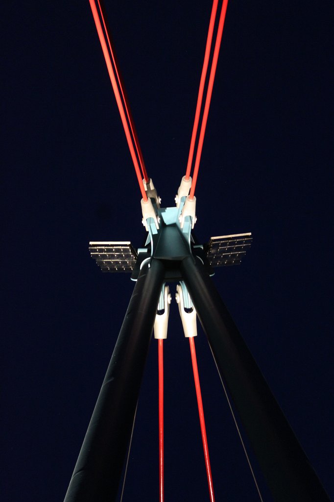 IMG_2005.JPG -  Holbeinsteg  crossing the  Main river  in  Frankfurt 
