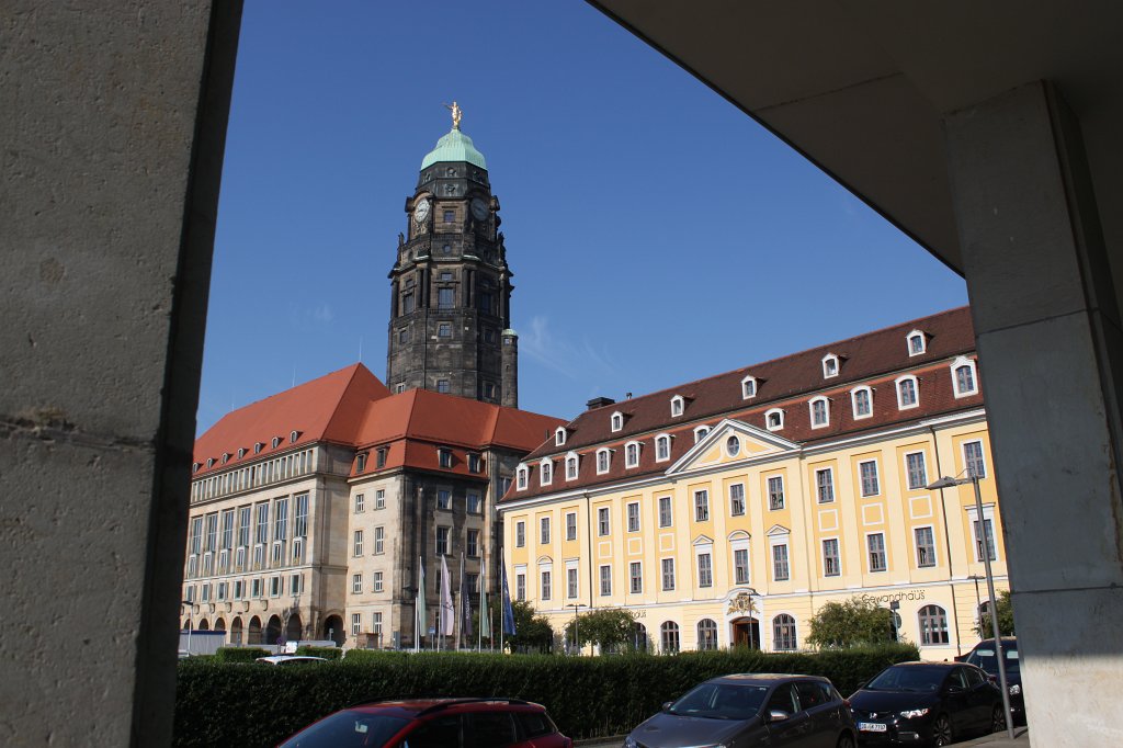 IMG_3492.JPG -  Gewandhaus  und  Rathaus 