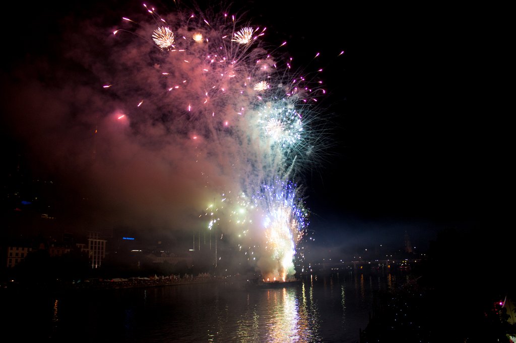 IMG_4438_c2.jpg - Closing fireworks at the  Museumsuferfest  in  Frankfurt 