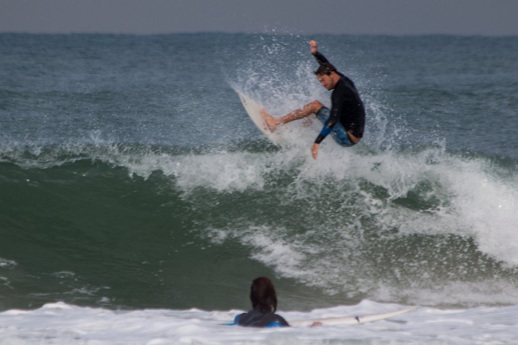 IMG_5635_c.jpg - Surfing in the morning