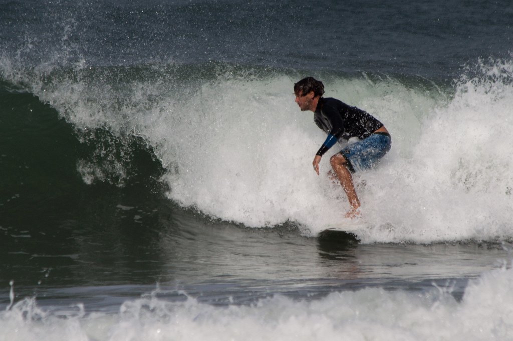 IMG_5645_c.jpg - Surfing in the morning