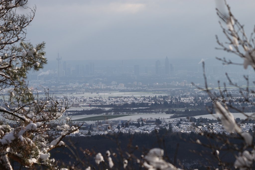 IMG_6405.JPG - White landscape and Frankfurt in the dark