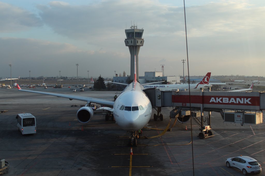 IMG_6684.JPG - Plane and tower