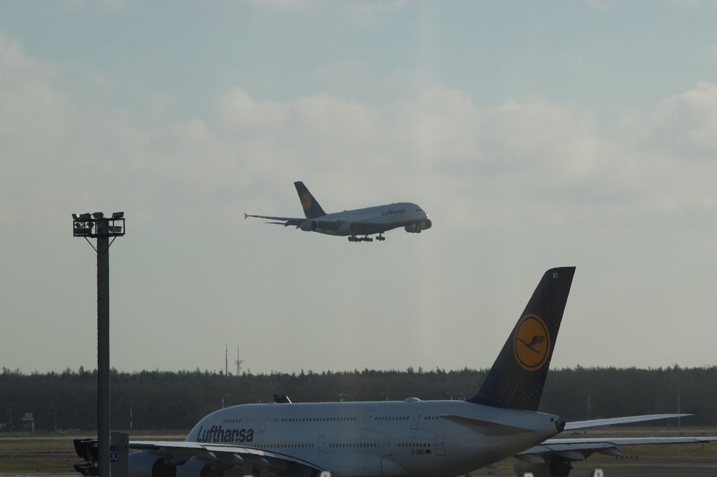 IMG_7474.JPG - Landing Lufthansa A380 with a second one on the ground