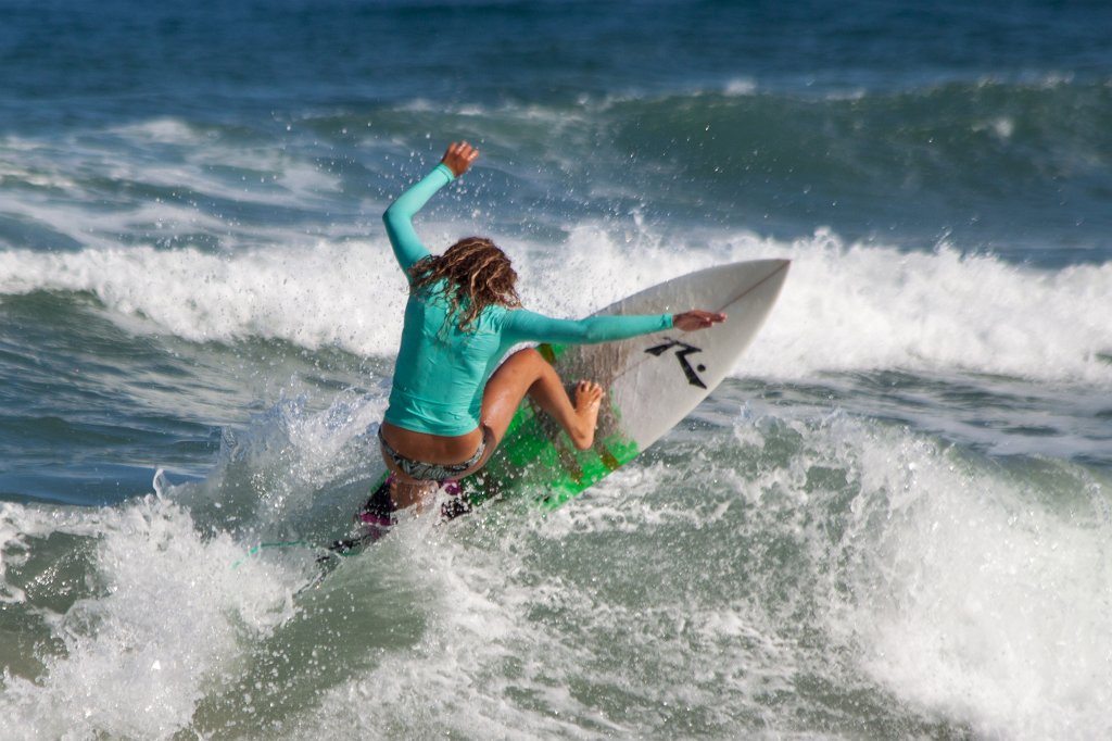 IMG_3378_c.jpg - Surfing at  Herzliya  beach