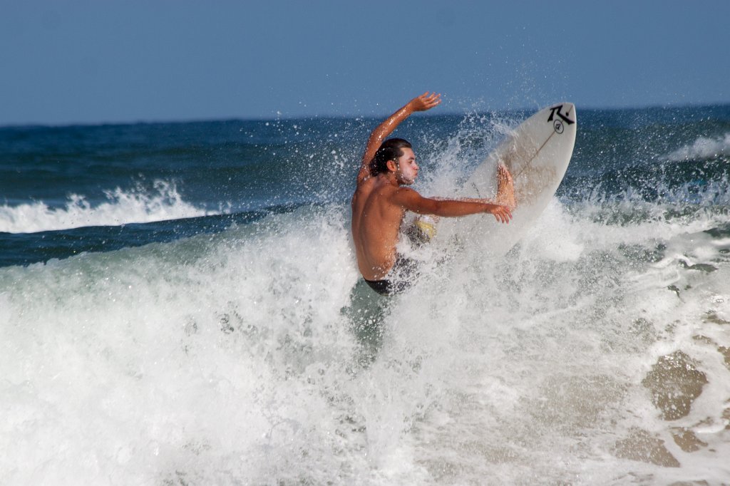 IMG_3405_c.jpg - Surfing at  Herzliya  beach