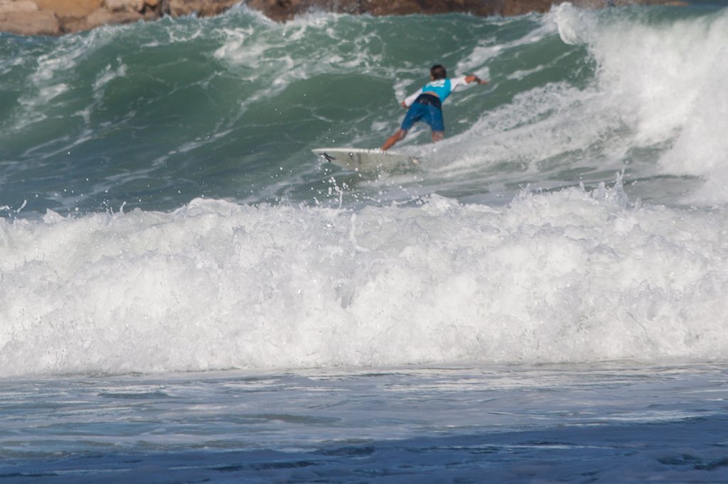 IMG_3422_c.jpg - Surfing at  Herzliya  beach