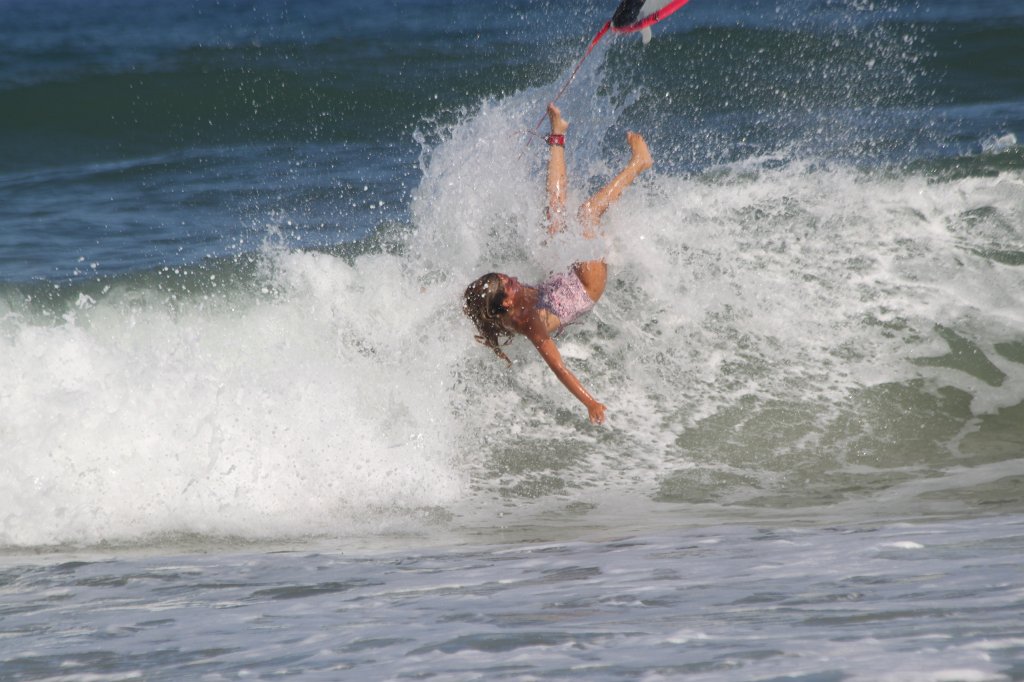 IMG_3443.JPG - Surfing at  Herzliya  beach