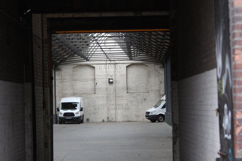 IMG_4240.JPG - Hall parking