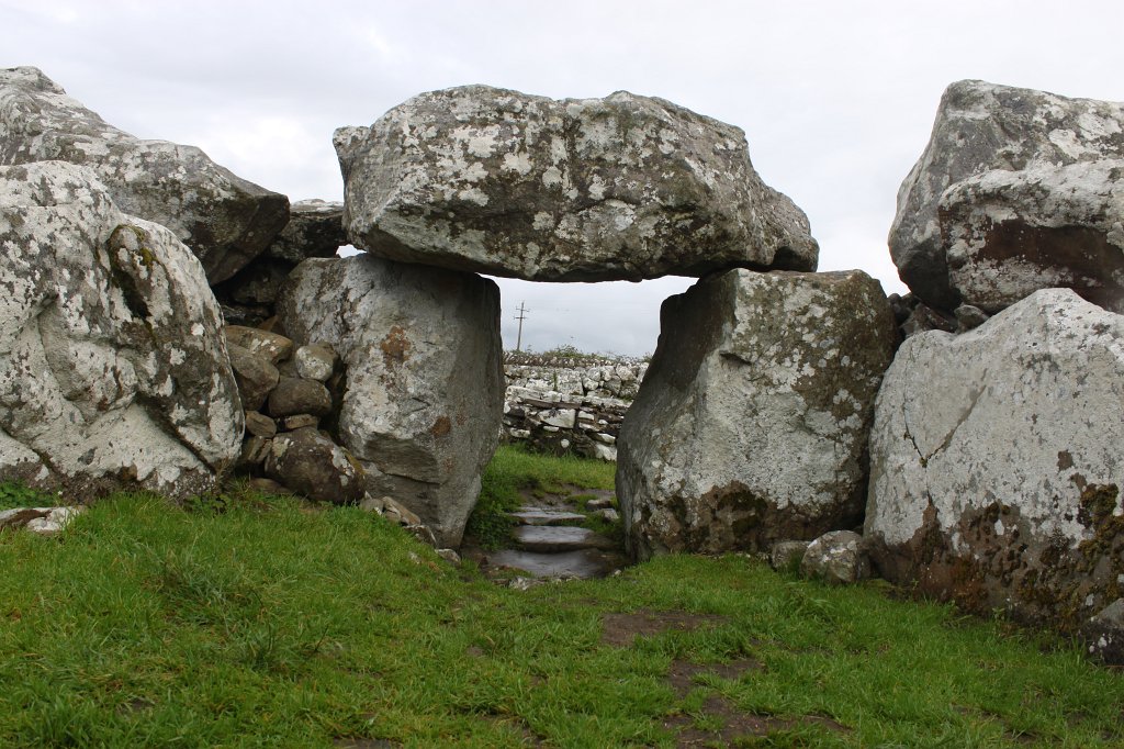 IMG_4655.JPG -  Creevykeel court tomb 