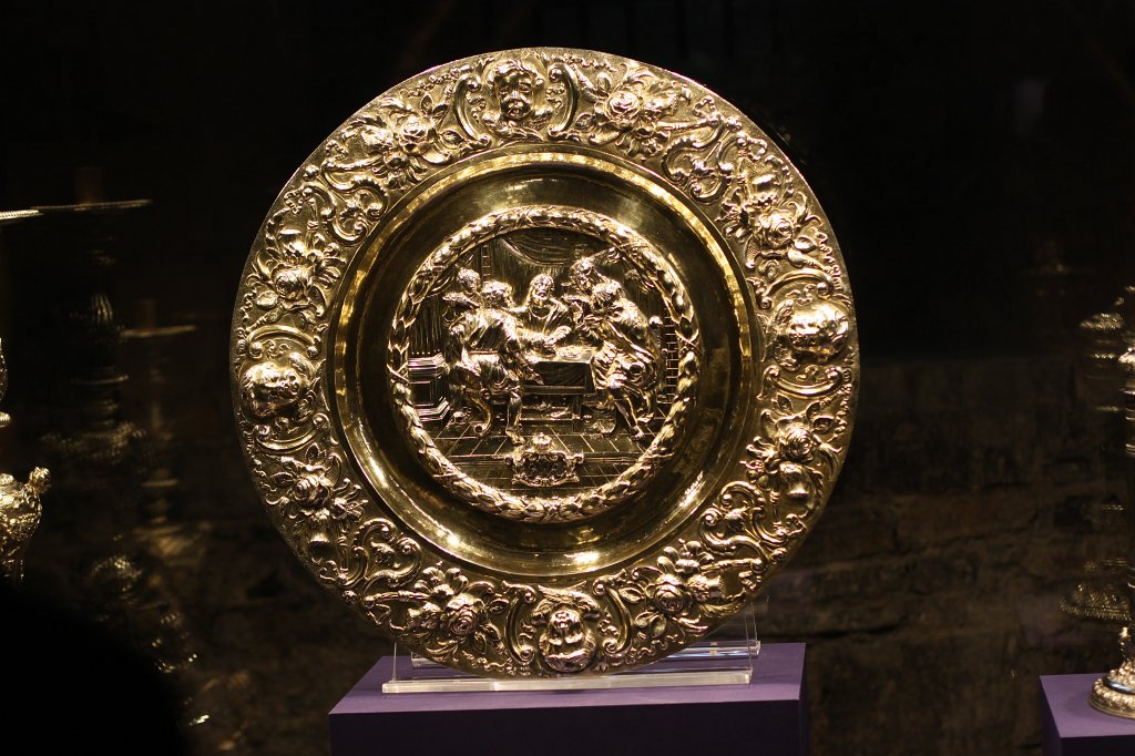 IMG_5976.JPG - The  Cathedral of the Holy Trinity  golden treasure in the crypta