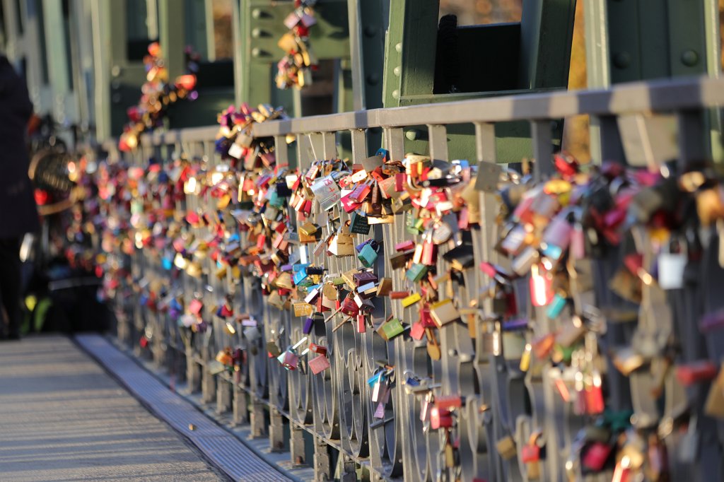 574A0387.JPG - Love locks at  Eiserner Steg 