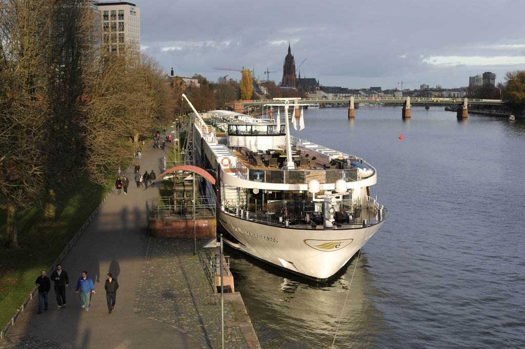 574A0418.JPG - Flusskreuzfahrtschiff auf dem Main