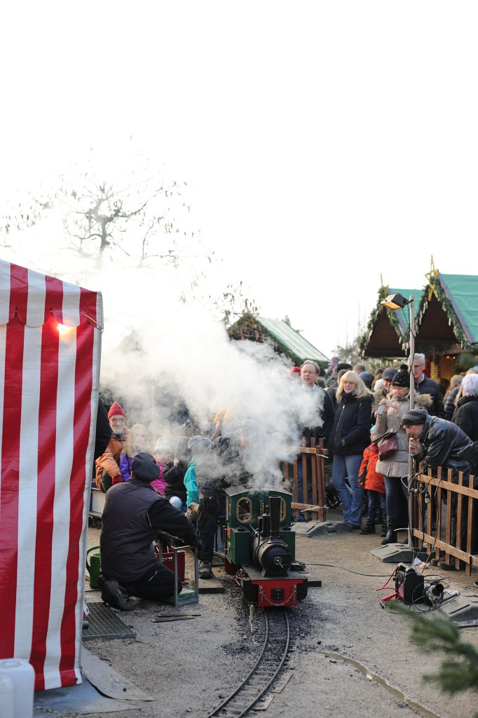 574A0563.JPG - Dampfeisenbahn auf dem Bad Homburger Weihnachtsmarkt