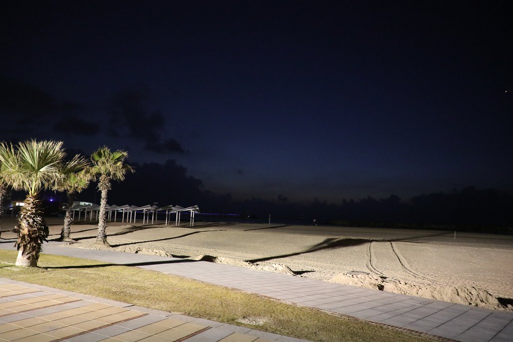 574A1177.JPG -  Herzliya  beach at night