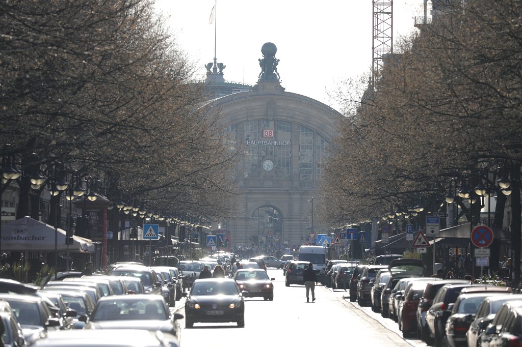 574A3615.JPG -  Kaiserstraße  und  Hauptbahnhof 