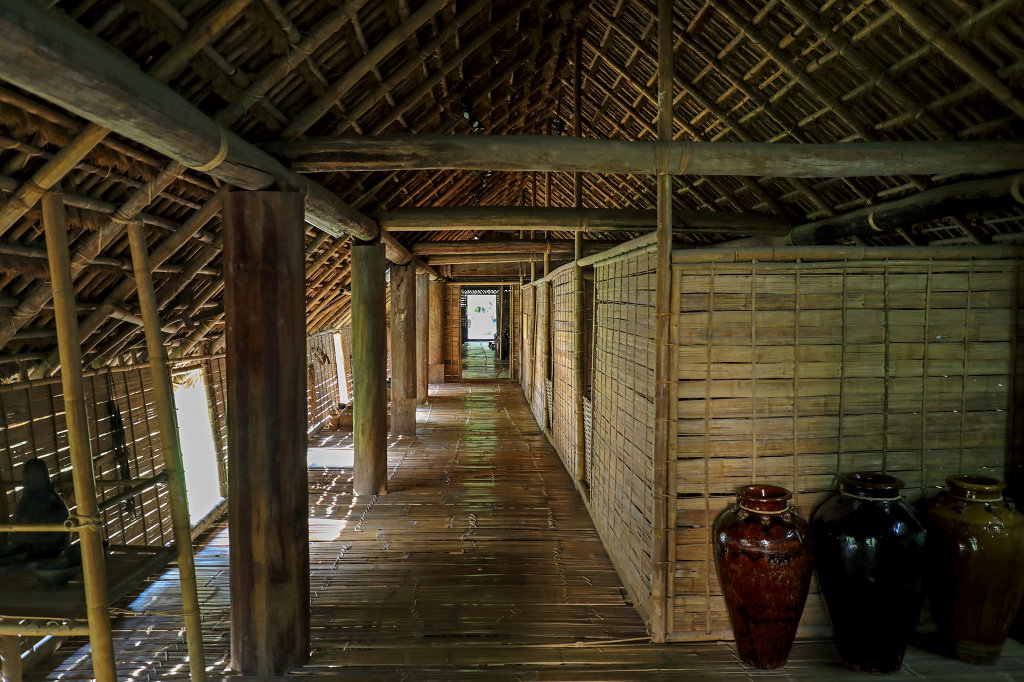 574A6678_c.jpg -  Vietnam Museum of Ethnology  - Rade longhouse