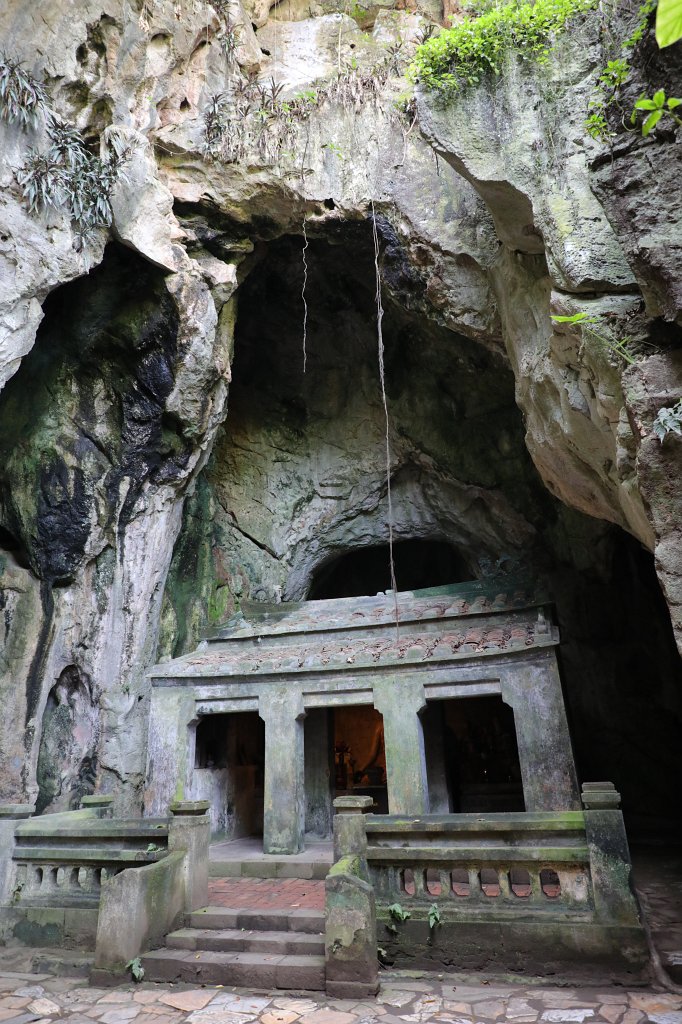 574A7870.JPG -  Marble Mountains . The marble mountain are a cluster of 5 hills named after the five elements Kim (metal), Thuy (water), Moc (wood), Hoa (fire) and Tho (earth). Thuy Son is the one which is easily accessible, through an elevator, has Buddhist and Hindu grottoes, sanctuaries, pagodas, the tower of Pho Dong and a panoramic view on the other marble mountains.