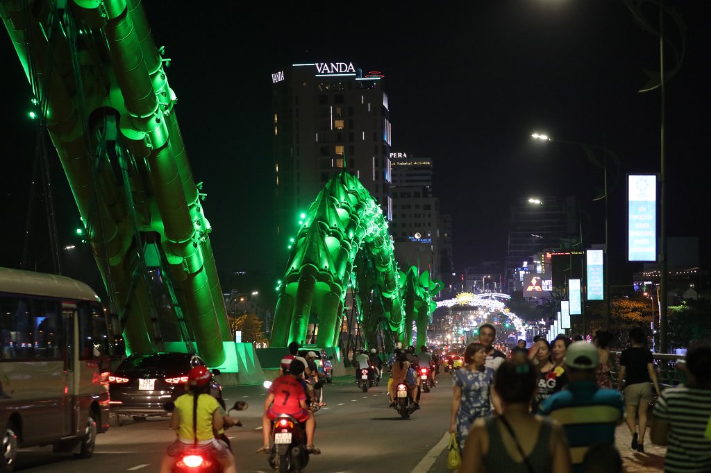 574A8002.JPG -  Dragon Bridge   Danang . Each Saturday and Sunday evening at 9PM the dragon "breathes" fire or water. In our case it was water but still a show.