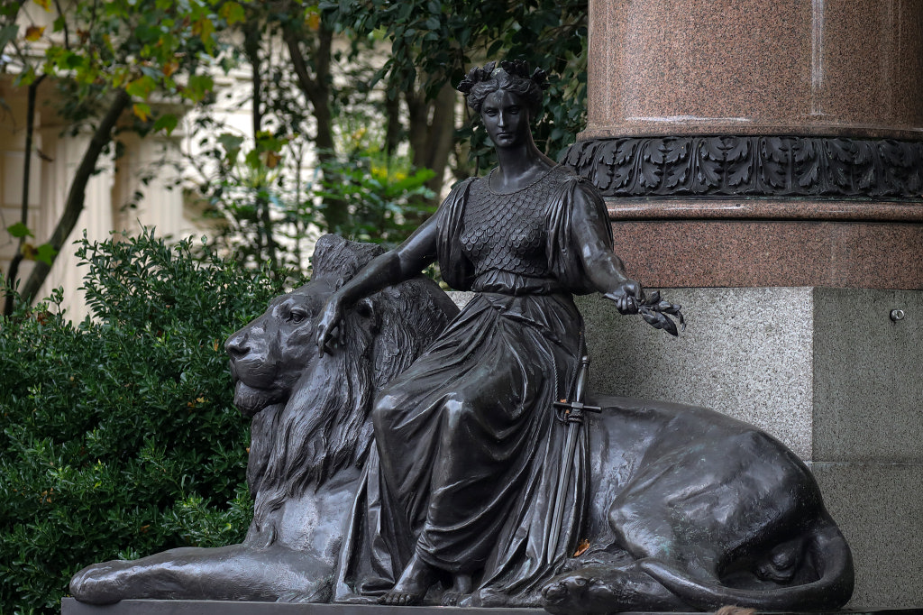 574A0201_c.jpg - Statue of Field Marshal  Colin Campbell 1st Baron Clyde  in Waterloo Place London