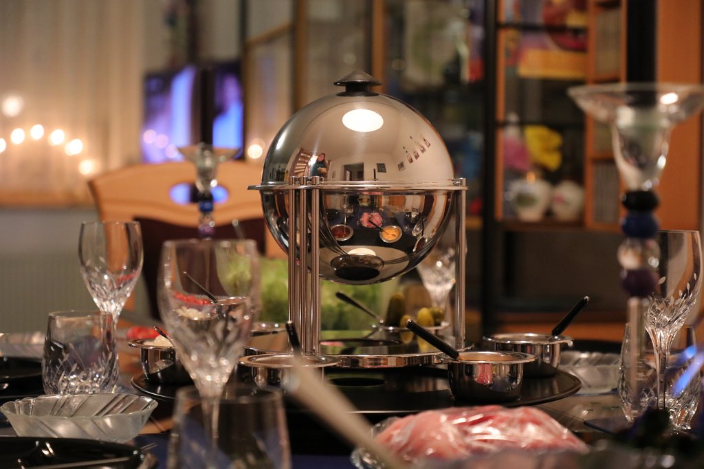 574B0873.JPG - Das Sylvesterfondue ist vorbereitet