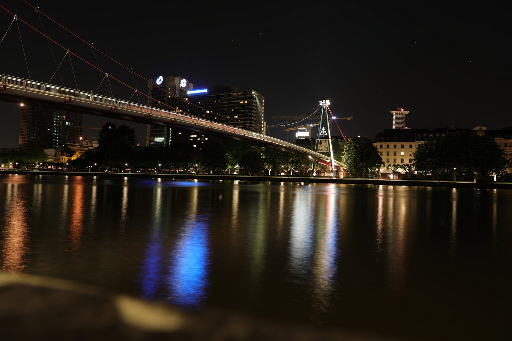 574B3350.JPG - Nacht der Museen in Frankfurt 2018 - Holbeinsteg