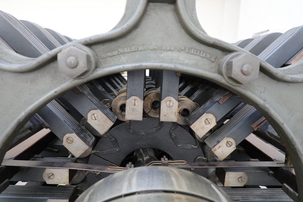 574B6297.JPG -  German Museum of Masterpieces of Science and Technology  ( Deutsche Museum von Meisterwerken der Naturwissenschaft und Technik ). It is the world's largest museum of science and technology, with about 28,000 exhibited objects from 50 fields of science and technology.