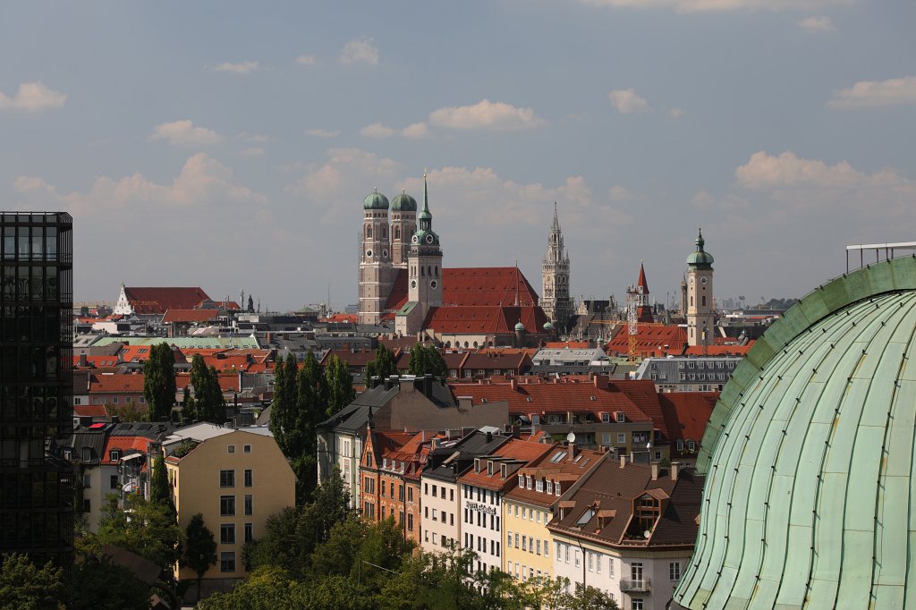 574B6374.JPG -  German Museum of Masterpieces of Science and Technology  ( Deutsche Museum von Meisterwerken der Naturwissenschaft und Technik ). It is the world's largest museum of science and technology, with about 28,000 exhibited objects from 50 fields of science and technology.