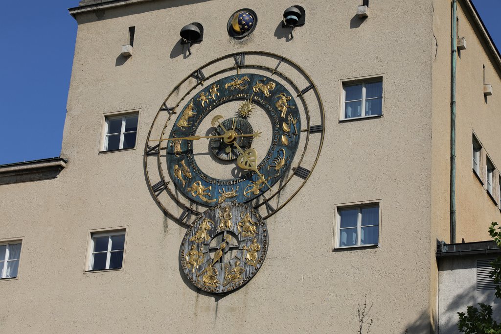 574B6394.JPG -  German Museum of Masterpieces of Science and Technology  ( Deutsche Museum von Meisterwerken der Naturwissenschaft und Technik ). It is the world's largest museum of science and technology, with about 28,000 exhibited objects from 50 fields of science and technology.