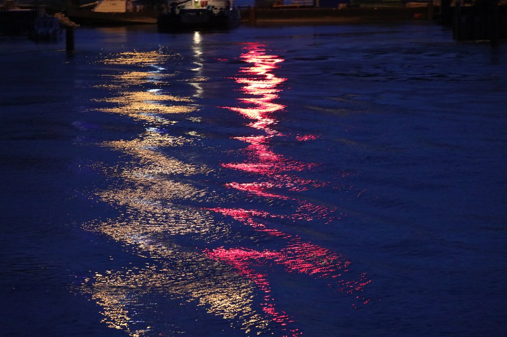 574B6490.JPG - Reflections