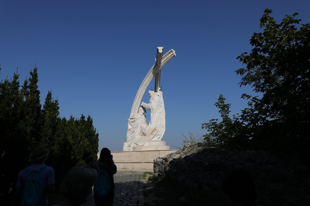 574B6645.JPG - Statue of Coronation of Stephen I in Esztergom (Statue zur Krönung von Stephan I in Esztergom)