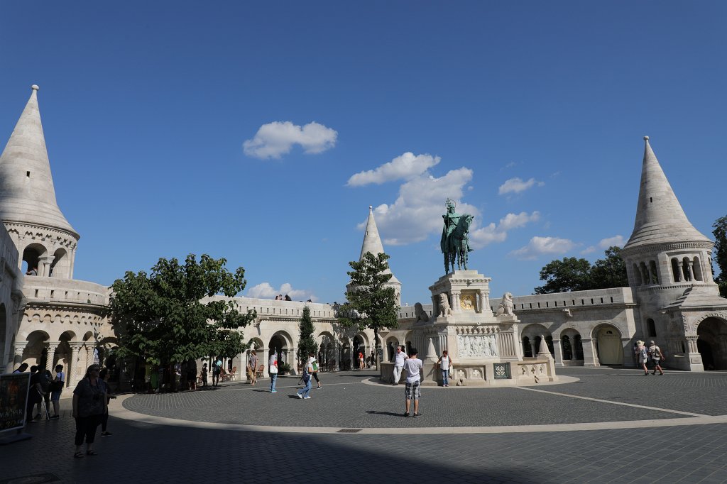 574B6873.JPG -  Fisherman's Bastion  Fisherman's Bastion with the equestrian statue of  Stephen I of Hungary  ( Fischerbastei  mit der Reiterstatue von  König Stephan I. )